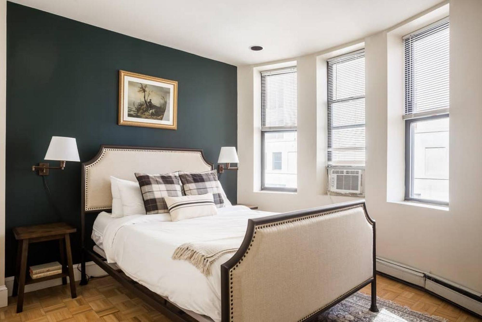 Awesome 2 Bed 1.5 Bath Downtown Apartment
