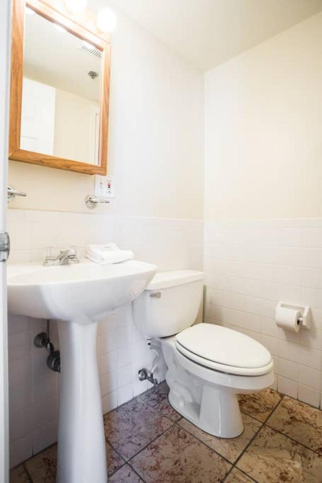 Awesome 2 Bed 1.5 Bath Downtown