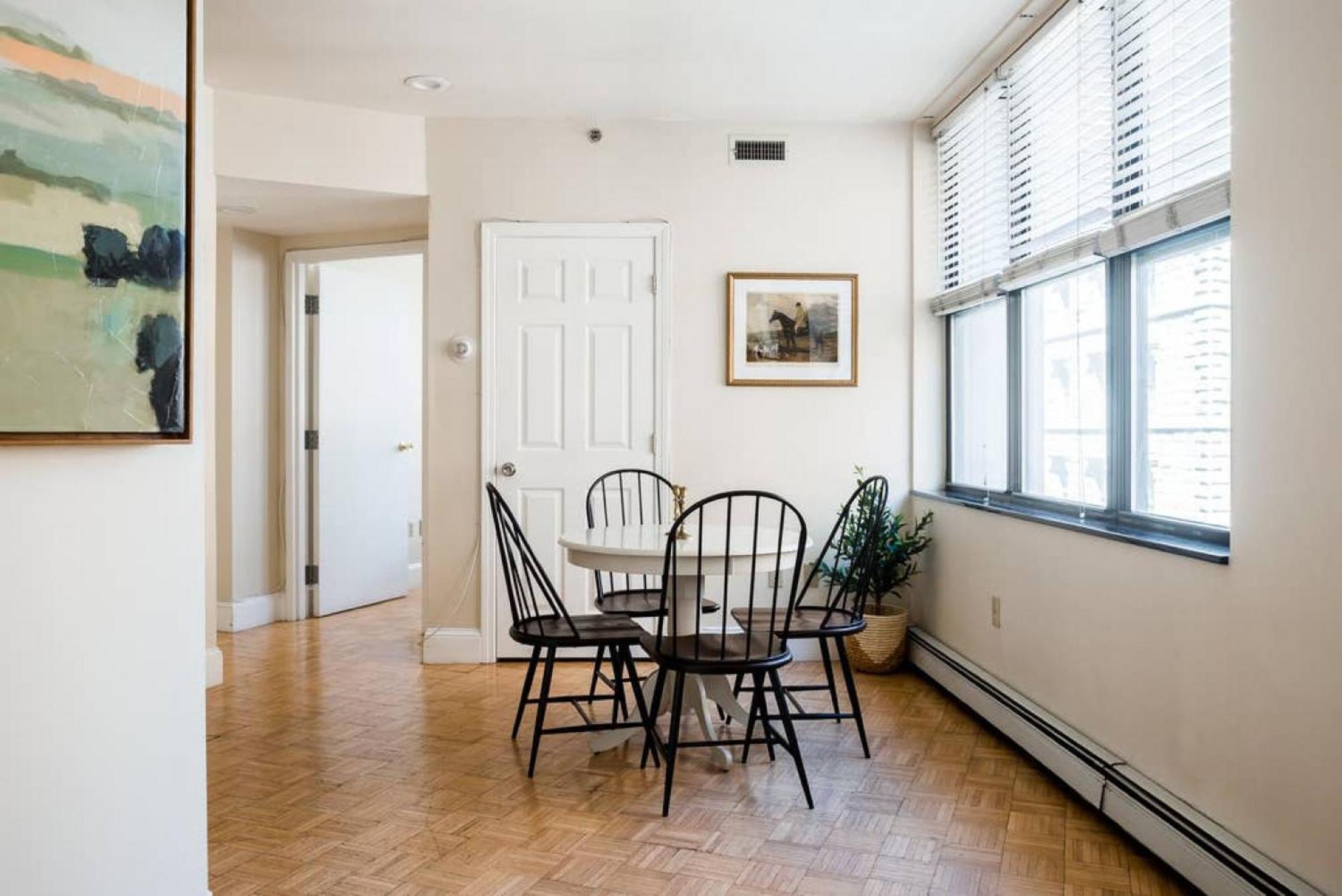 Apartment Awesome 2 Bed 1.5 Bath Downtown