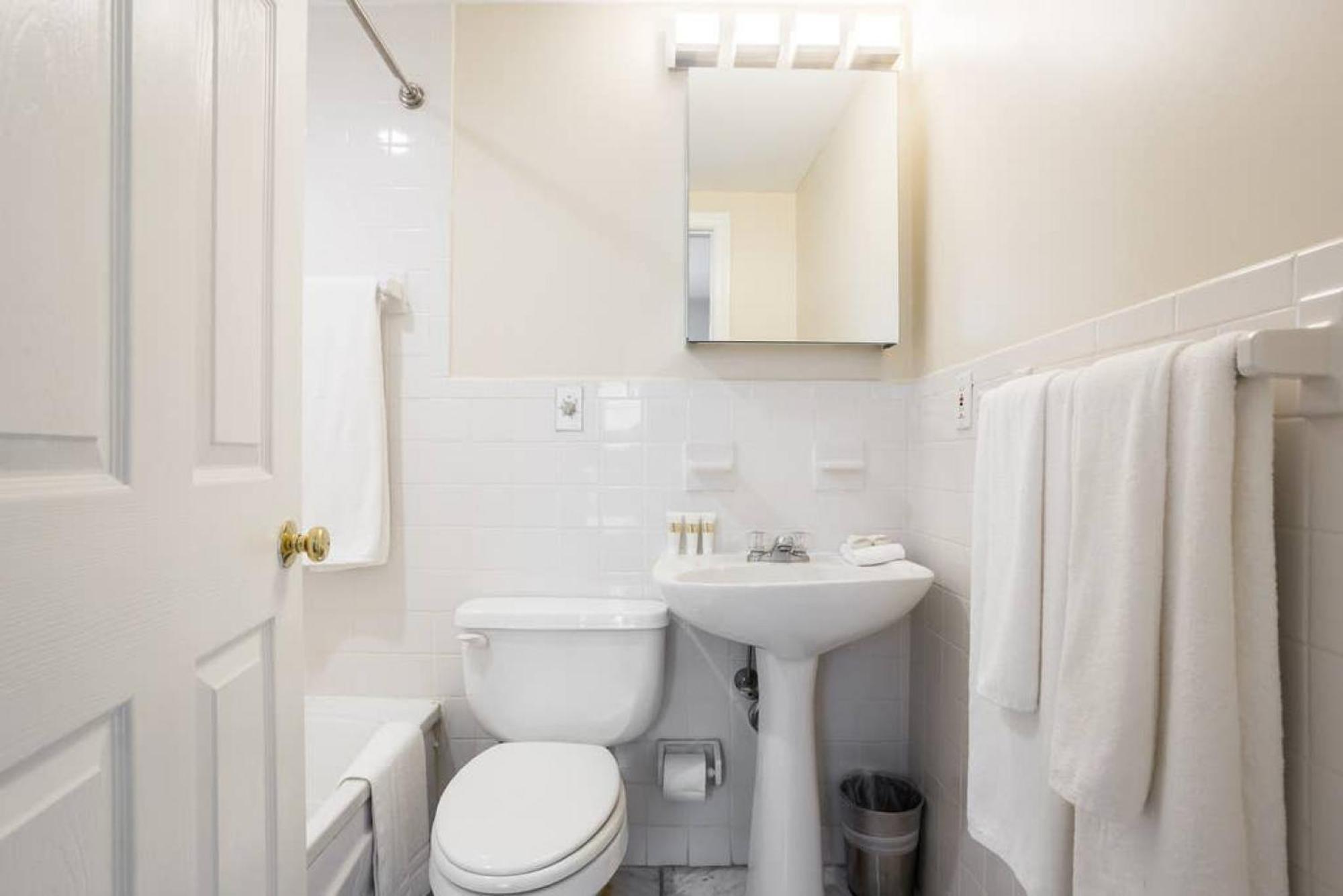 Beautiful 2 Bedroom Financial District Apartment