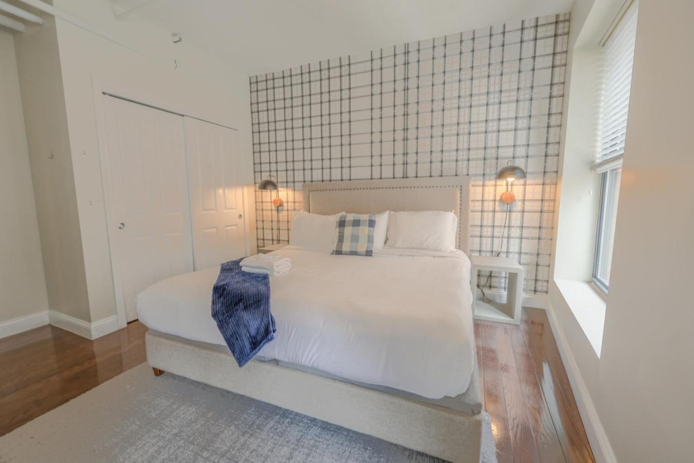 Bright And Bold 2 Bedroom Unit Minutes From The T * Boston