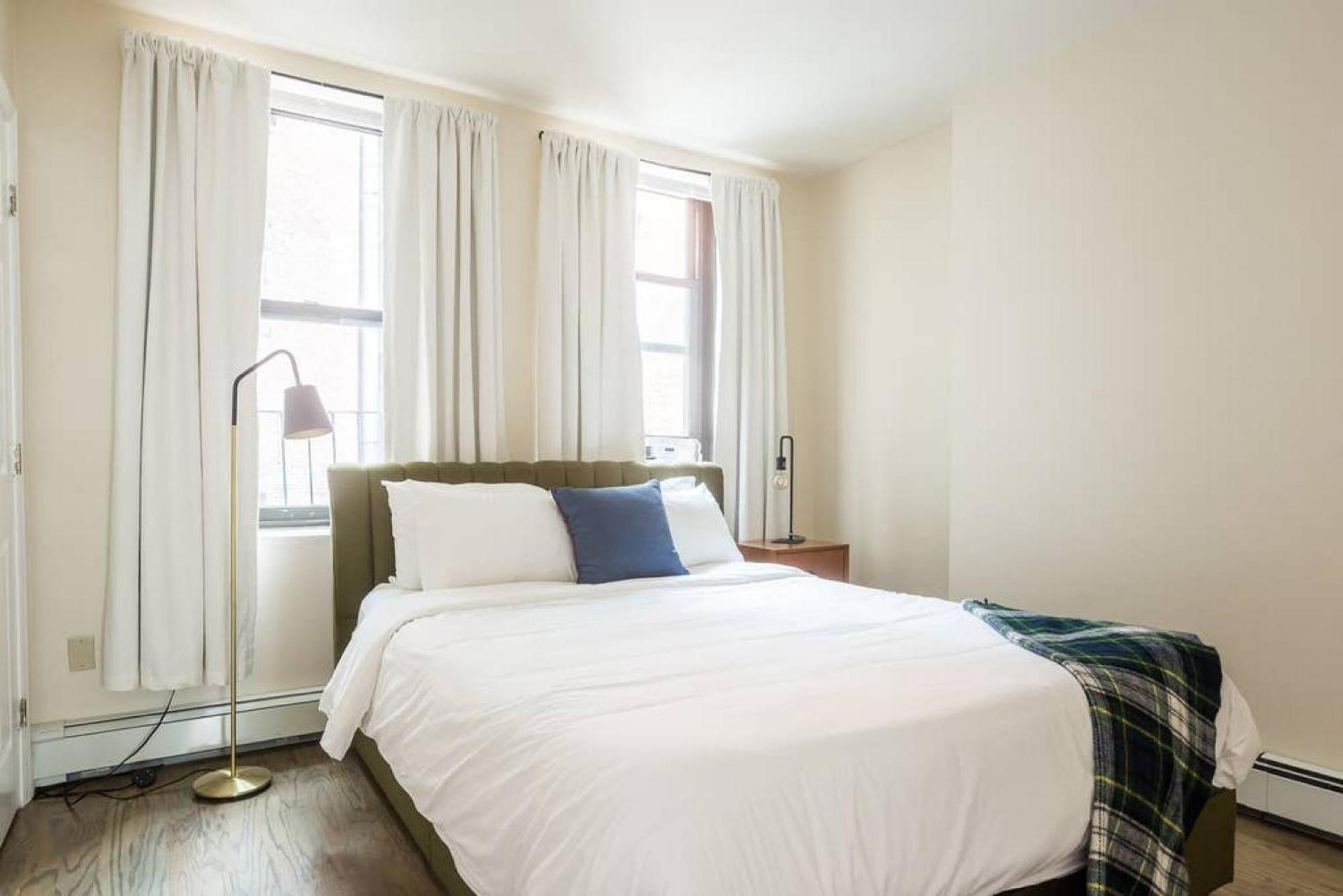 Beautiful 2 Bedroom Financial District Apartment