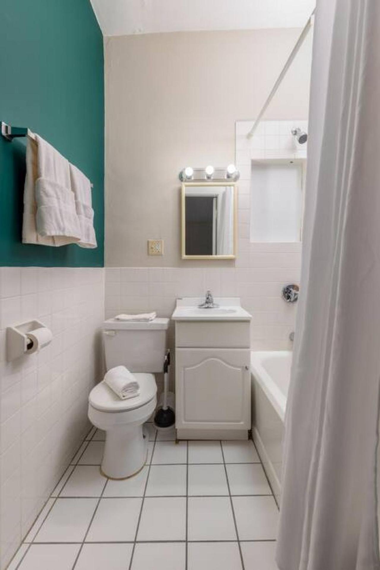 Wonderful Newbury 1 Bedroom Apartment *