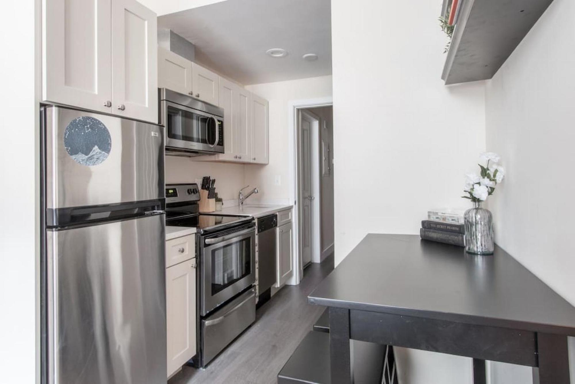 Apartment Downtown W Fast Wifi, Keyless Entry