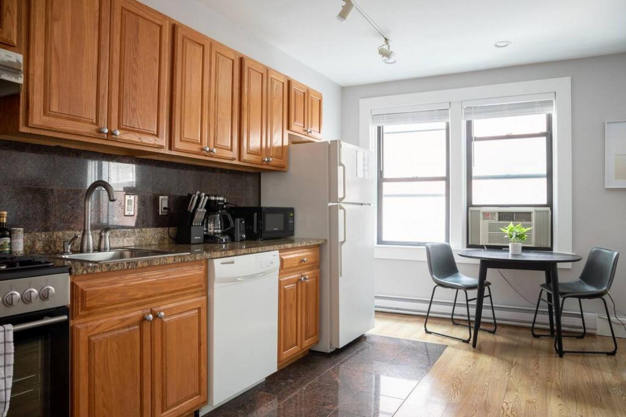 Airy 1br Walkable To Everywhere In Apartment Boston