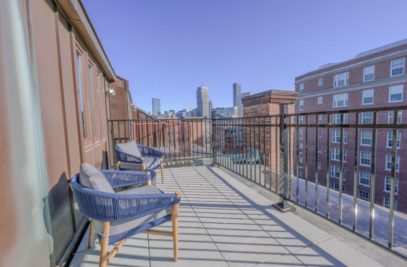 Luxurious Fenway 2br Penthouse With Roof Decks *