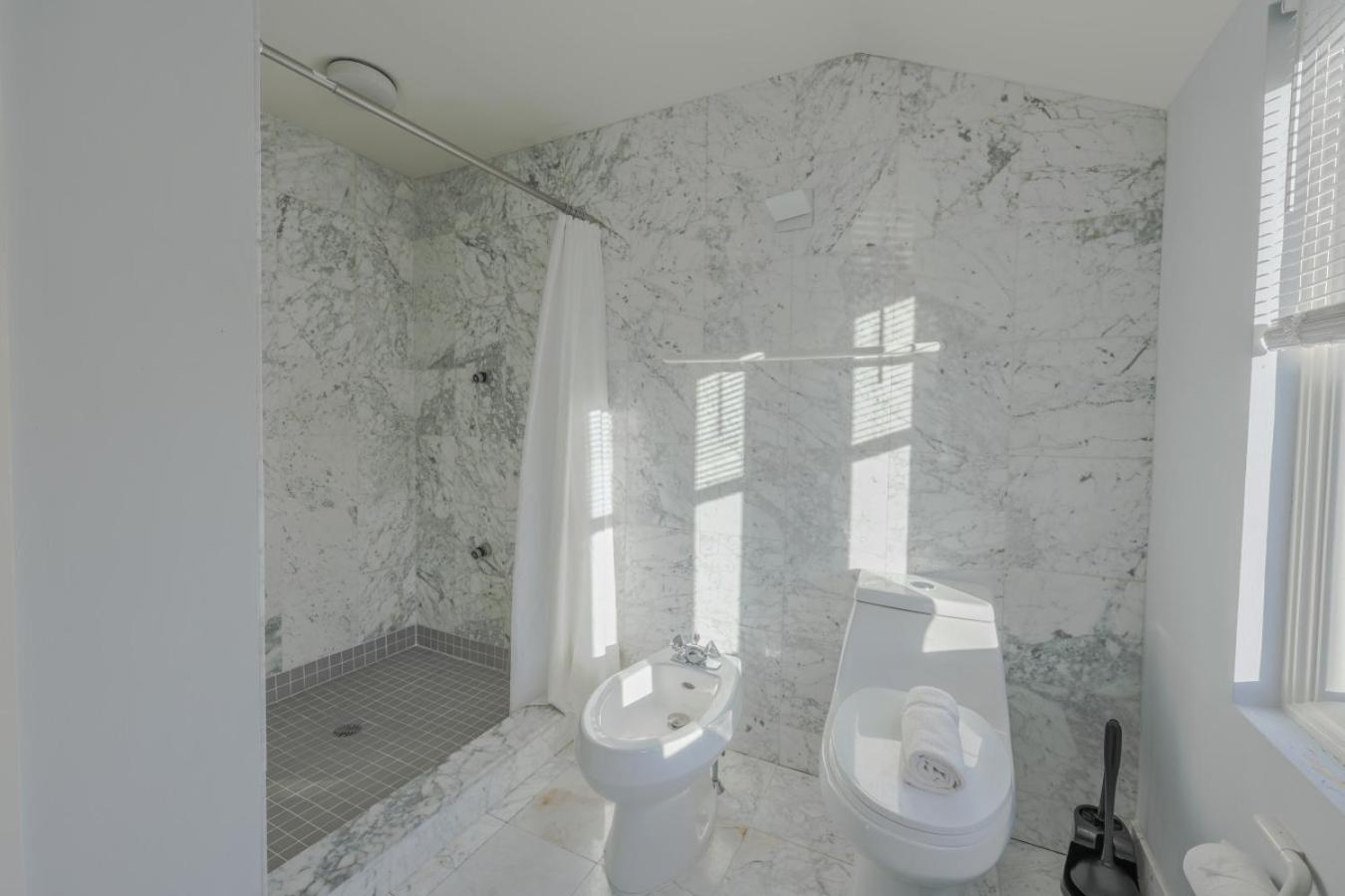 Luxurious Fenway 2br Penthouse With Roof Decks