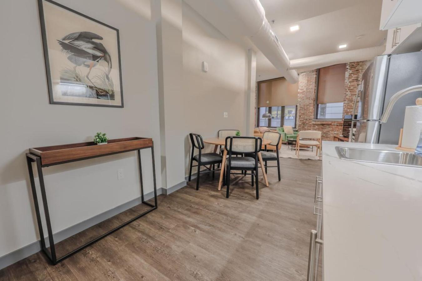Stylish Downtown 2 Bedroom * Boston