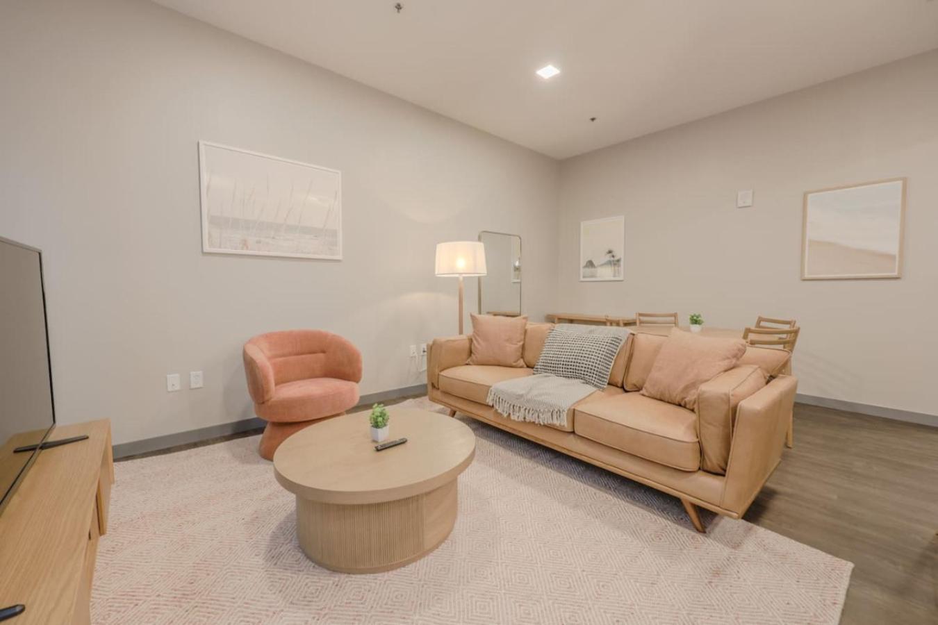 Elegant 2 Bedroom Prime Location *