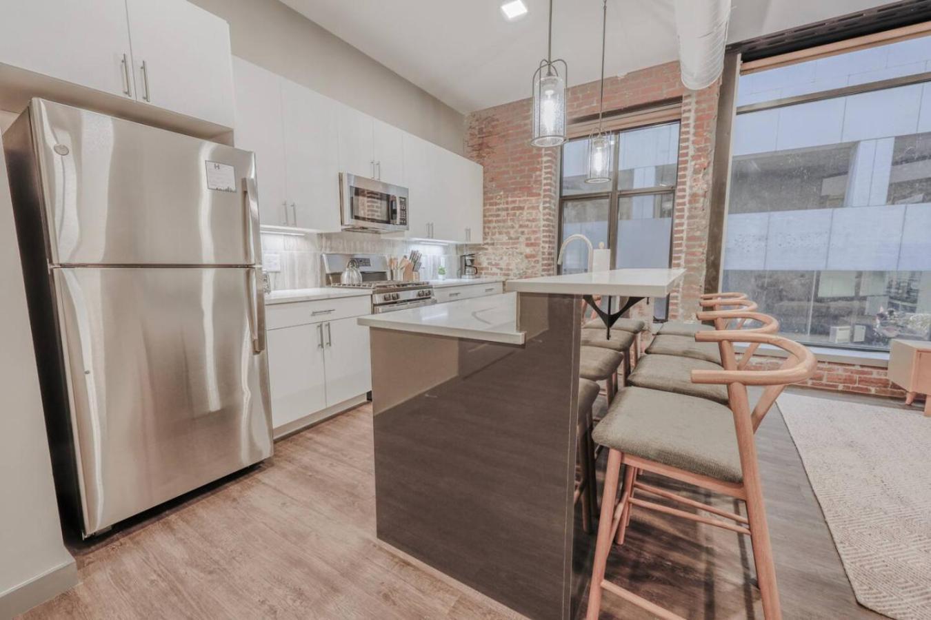 Elegant 2 Bedroom Prime Location