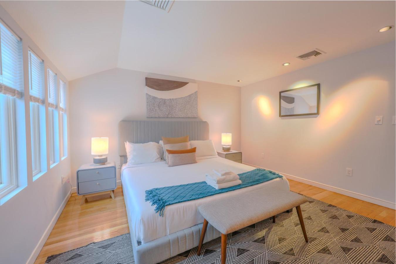 Apartment Luxurious Fenway 2br Penthouse With Roof Decks