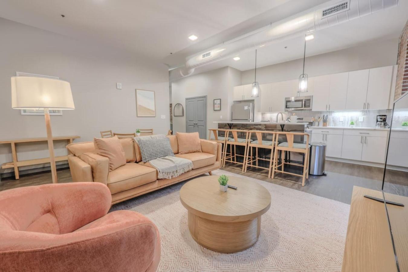 Elegant 2 Bedroom Prime Location