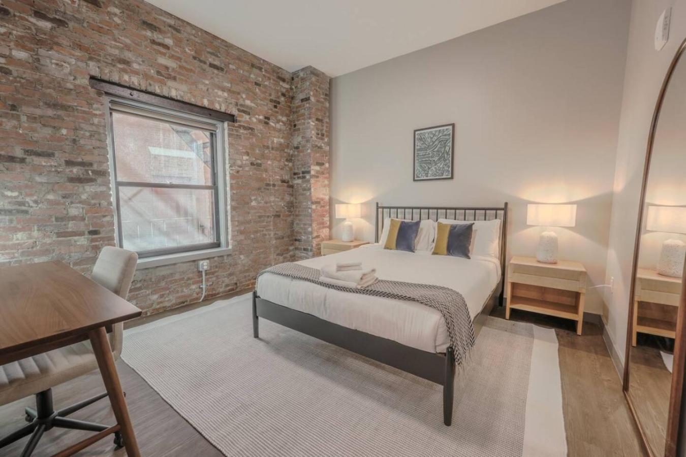 Charming 1 Bedroom Laundry In Unit Appartement