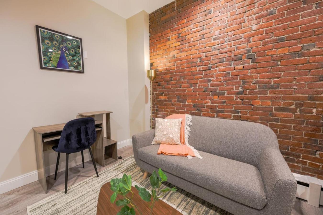 Modern Simple South End *