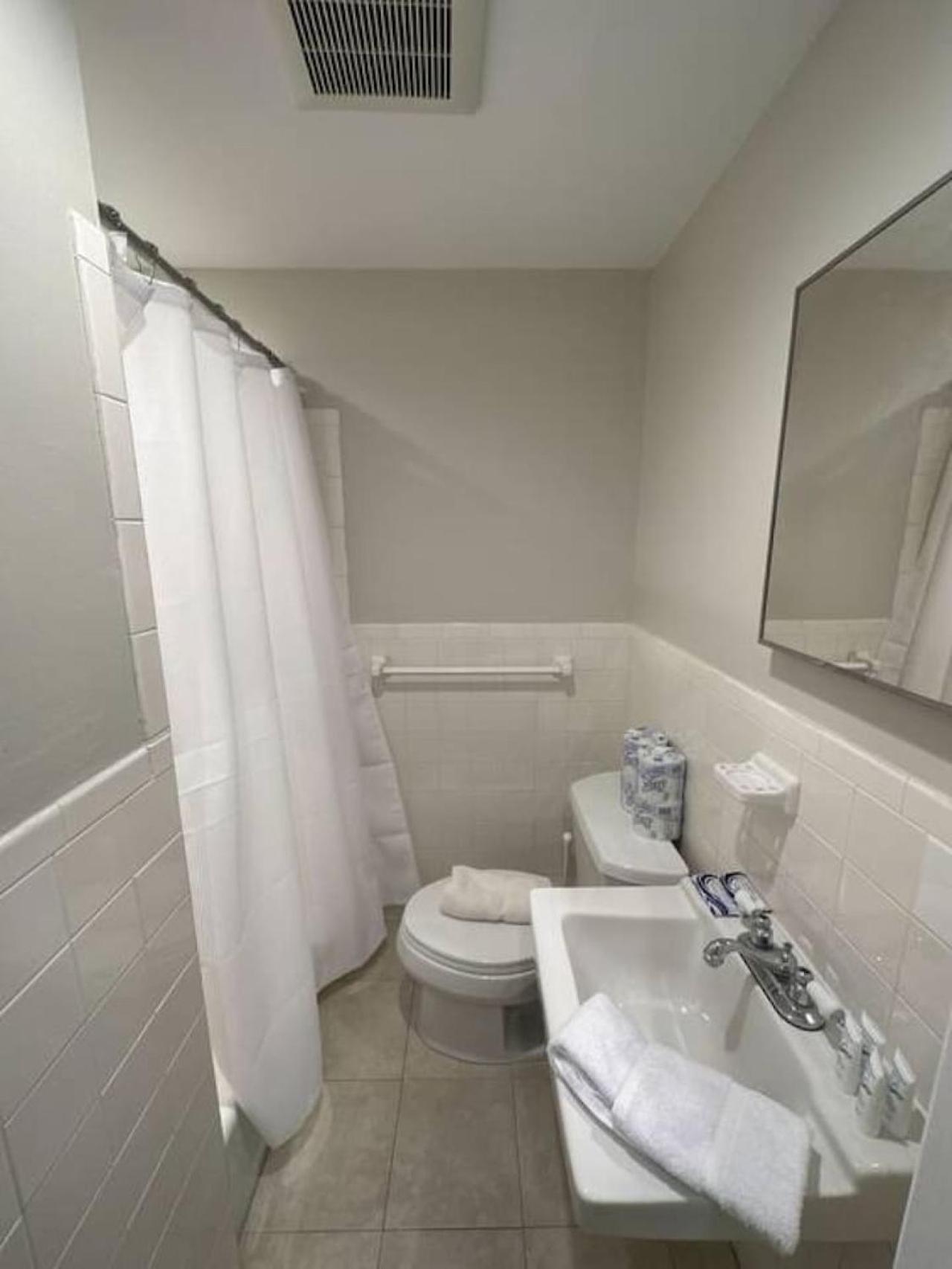 Peaceful Back Bay Apartment *