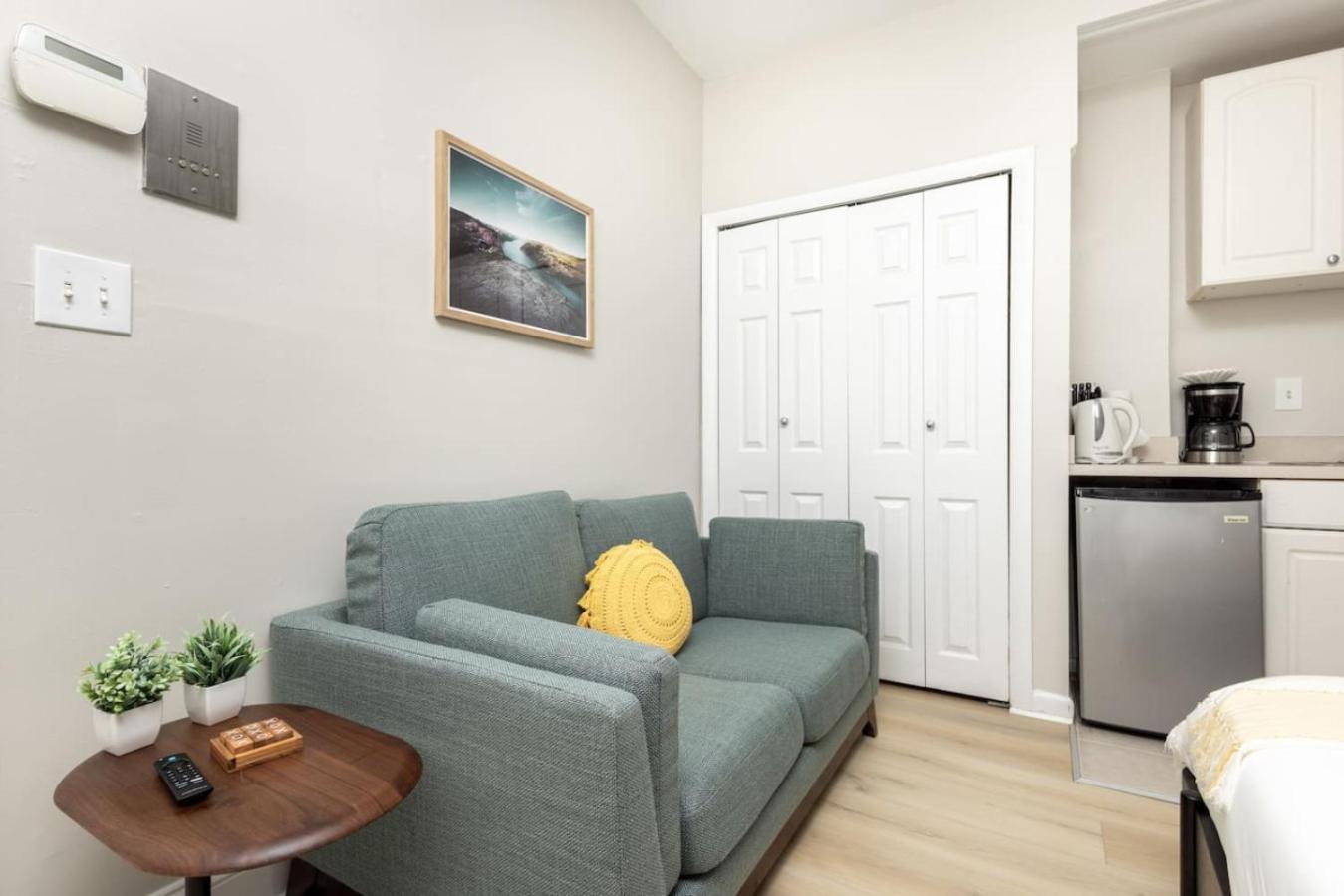 Back Bay Simple Apartment Boston