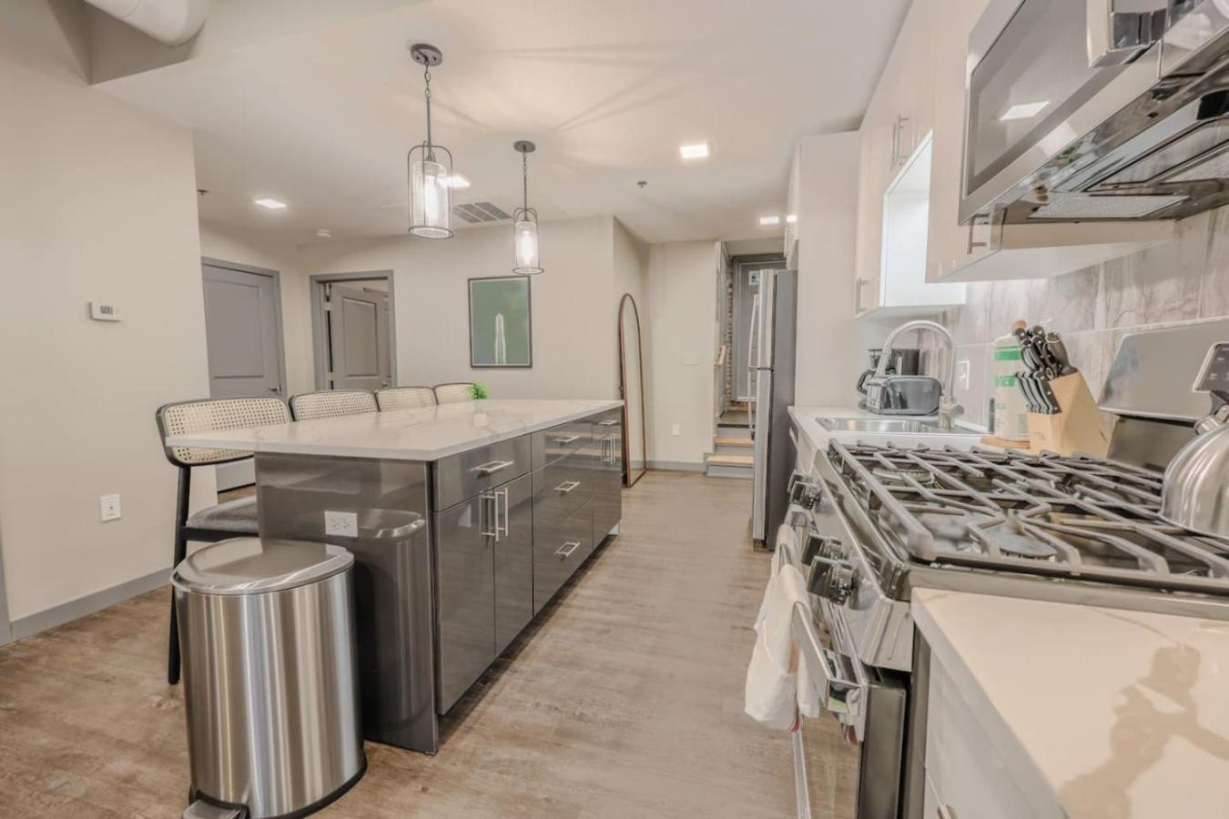 Downton Luxurious 2 Bed * Boston