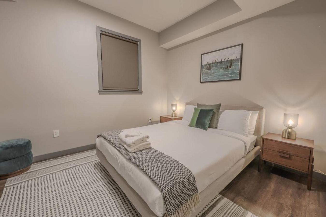 Downton Luxurious 2 Bed Boston