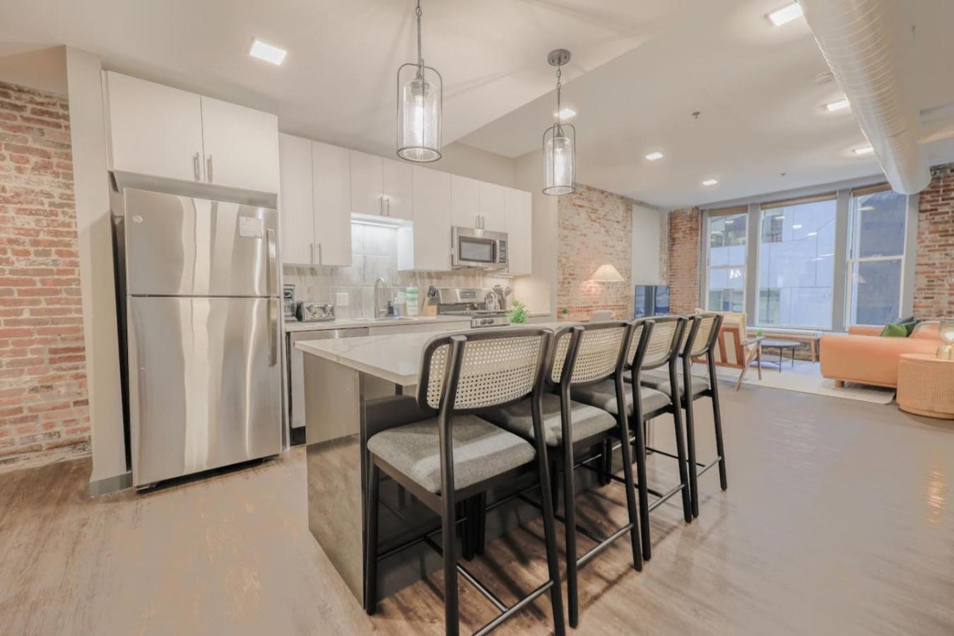 Downton Luxurious 2 Bed Apartment *