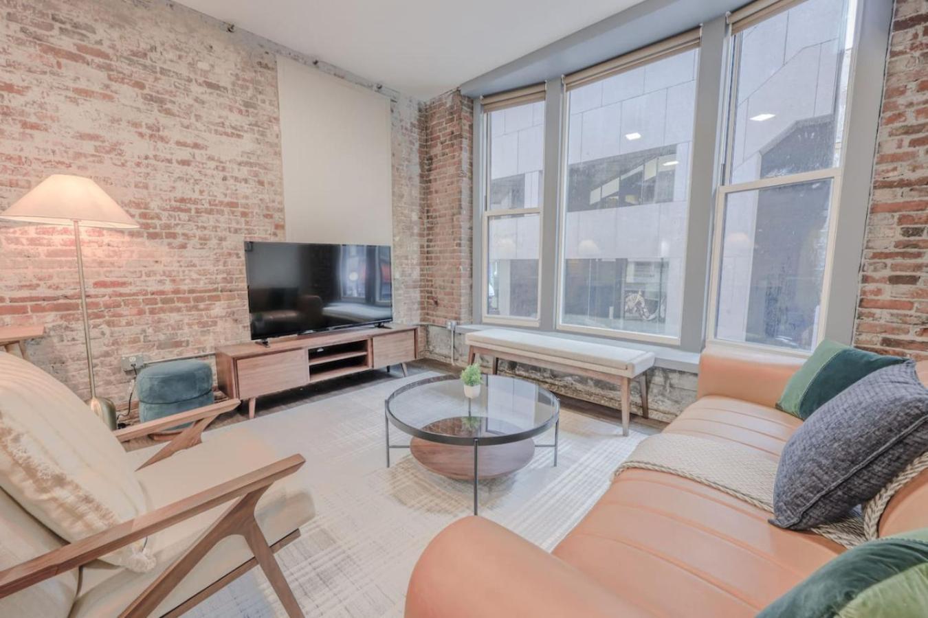 Downton Luxurious 2 Bed Apartment Boston