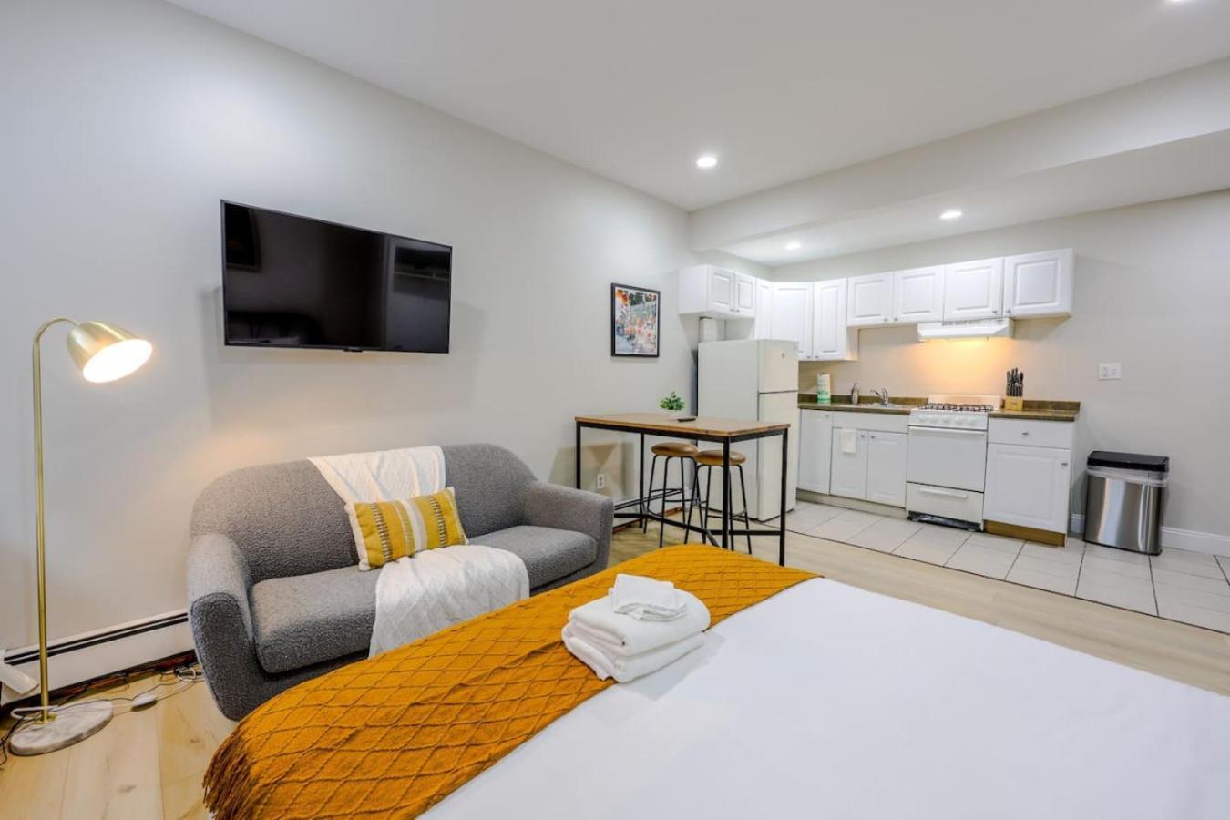 Quiet Circa South End *