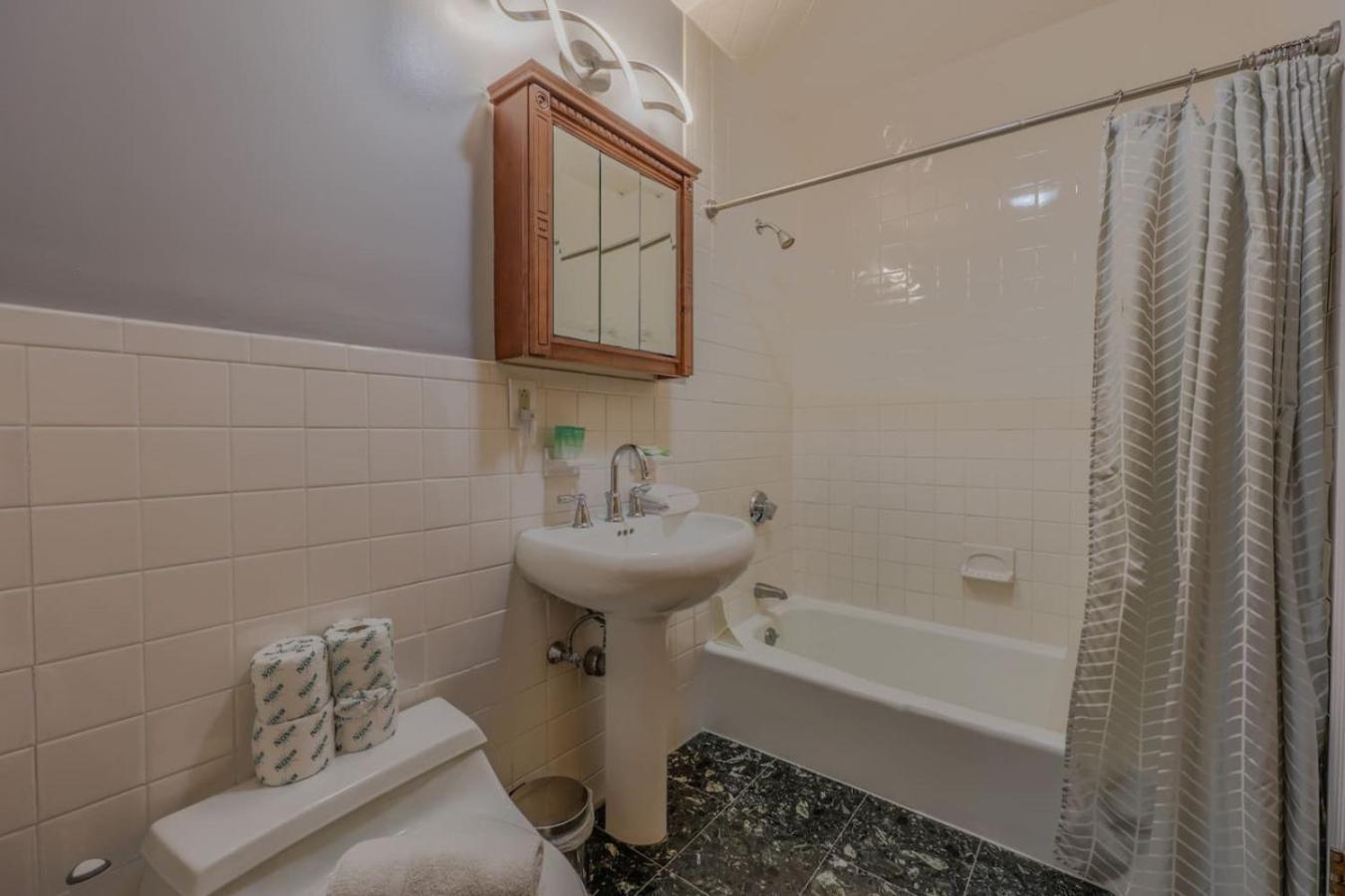 Classic 2bed 2bath W Patio In Back Bay * Boston