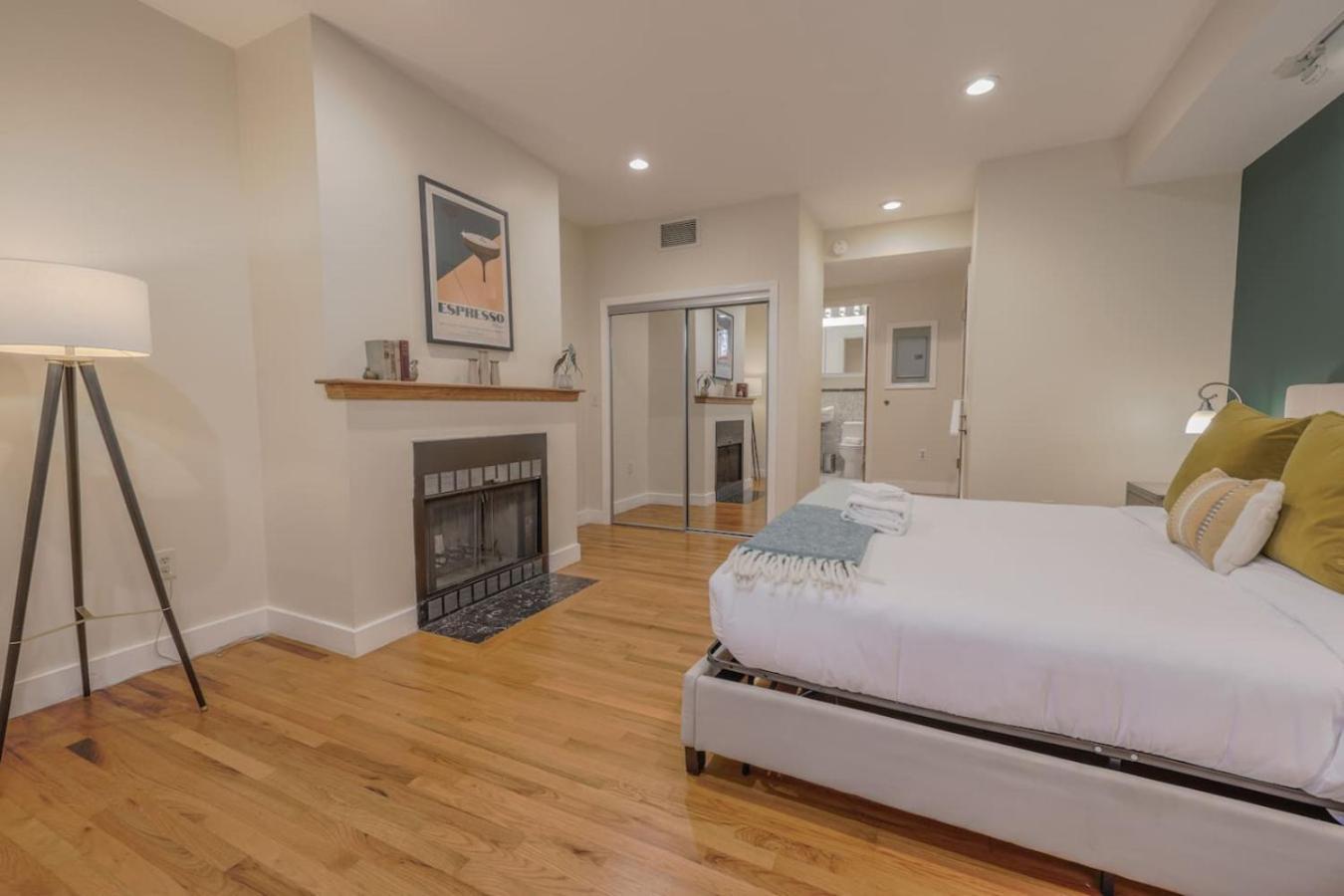 Classic 2bed 2bath W Patio In Back Bay