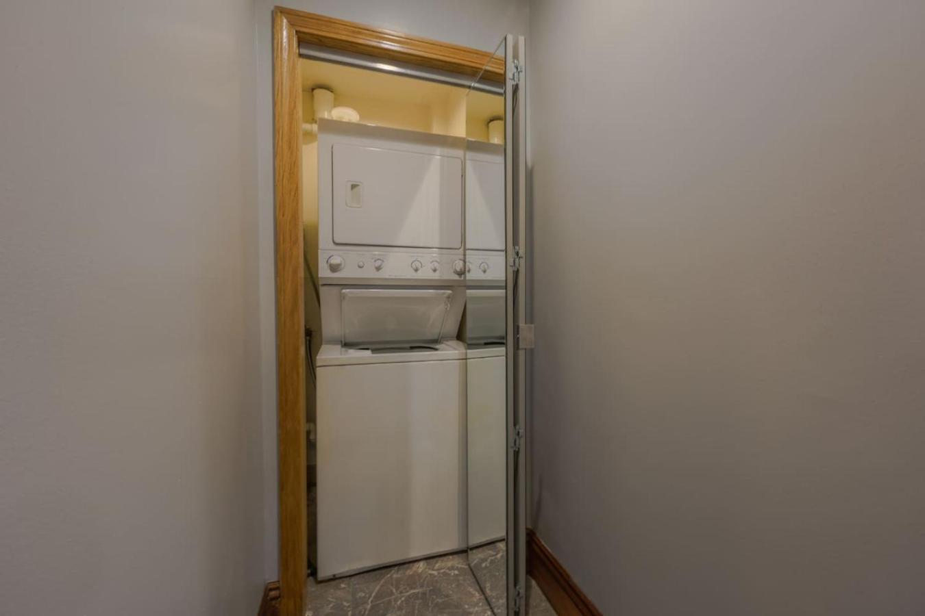 Classic 2bed 2bath W Patio In Back Bay Apartment Boston