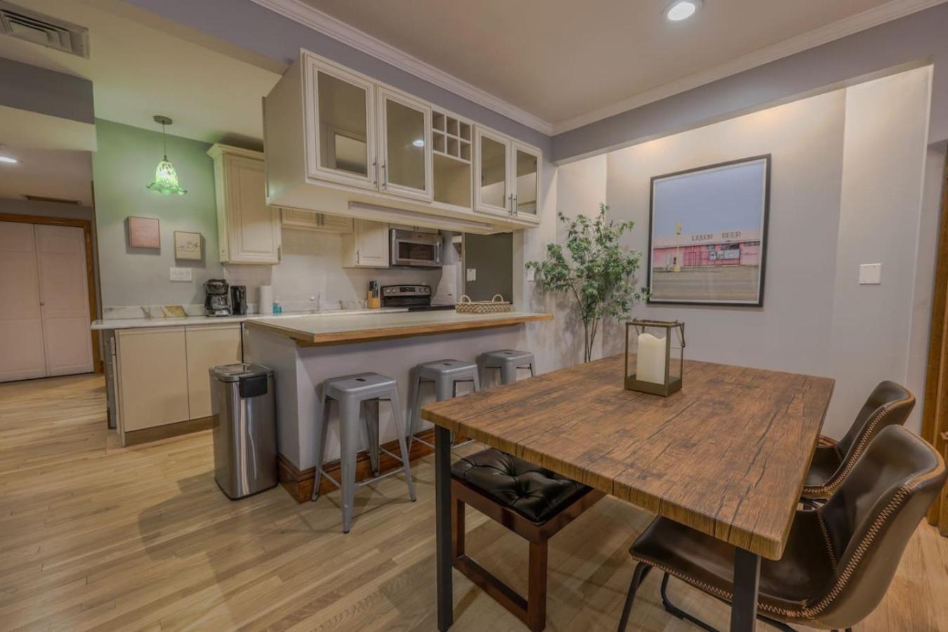 Classic 2bed 2bath W Patio In Back Bay Boston