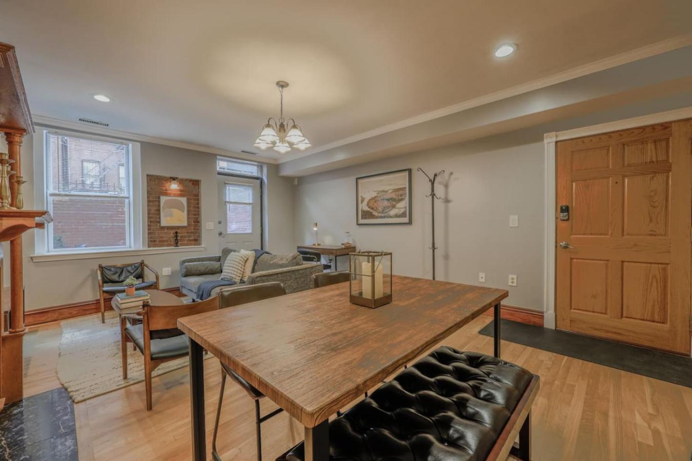 Classic 2bed 2bath W Patio In Back Bay Apartment *