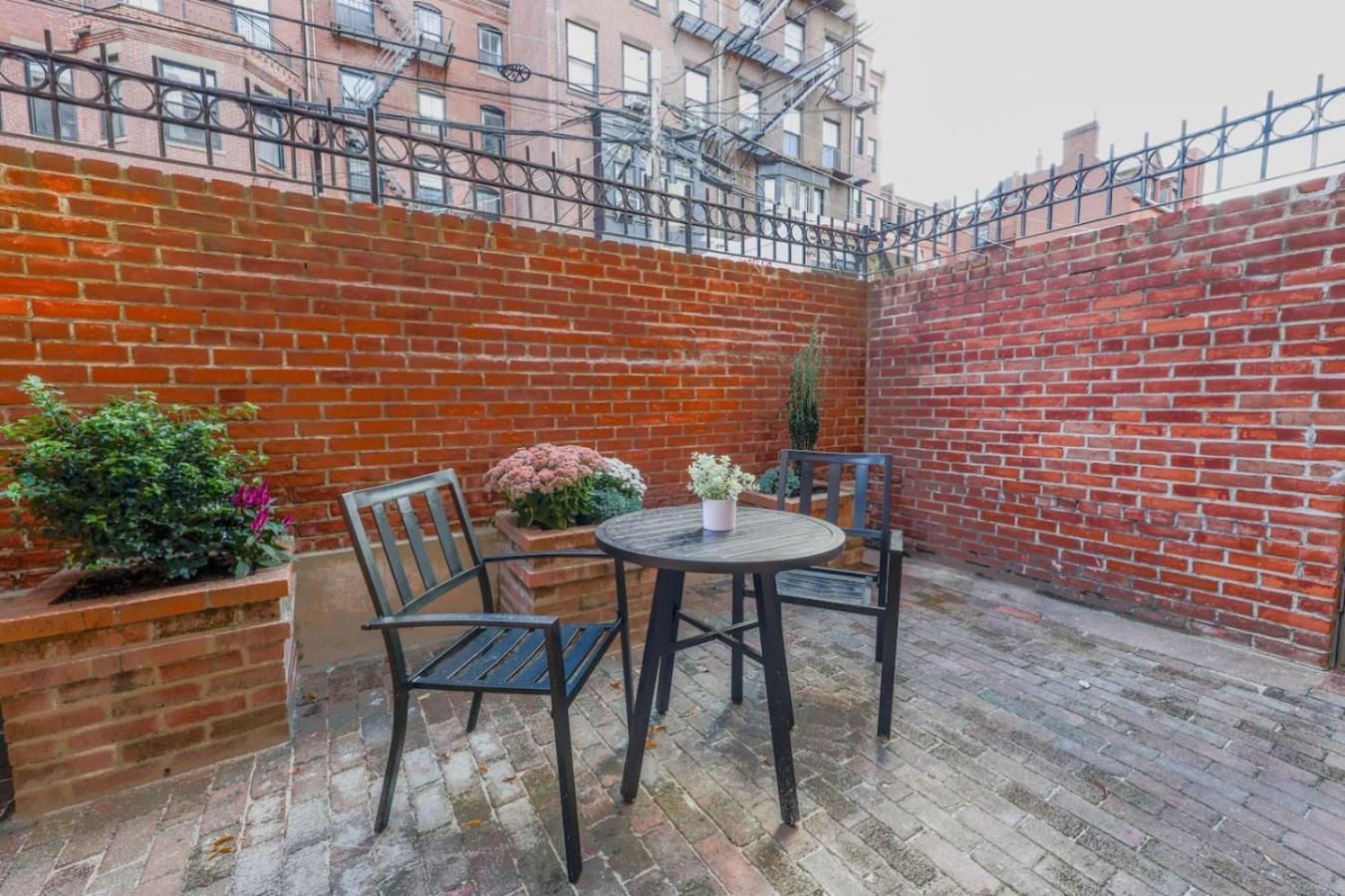 Apartment Classic 2bed 2bath W Patio In Back Bay *