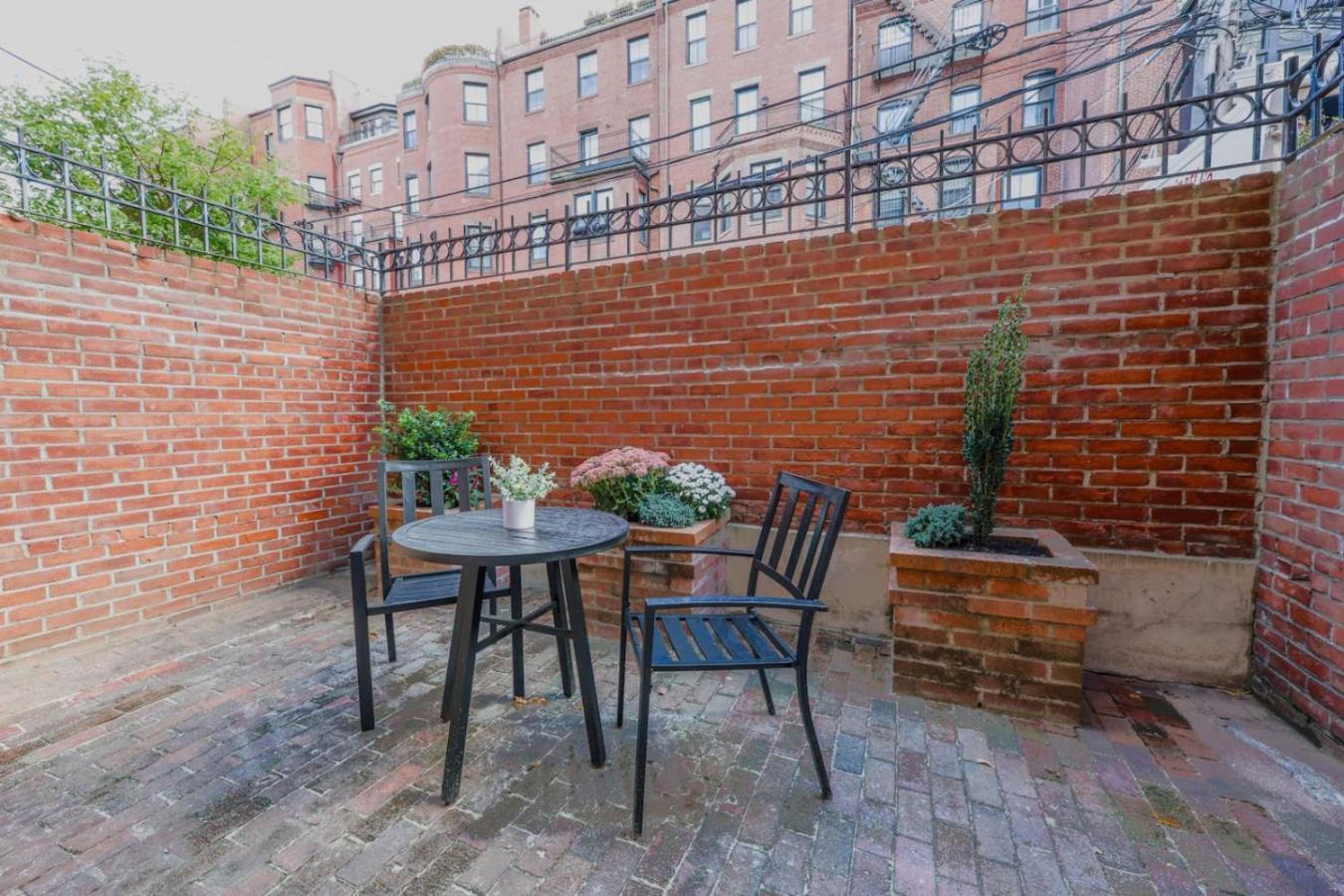 Classic 2bed 2bath W Patio In Back Bay *