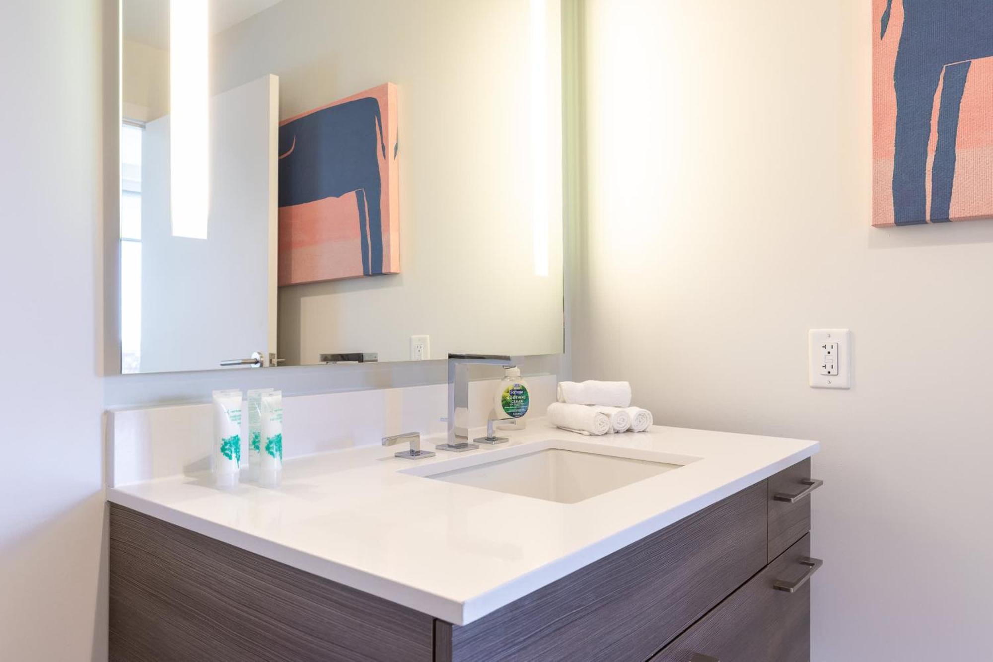 Luxury Near Prudential Center - 30-804 Apartment *