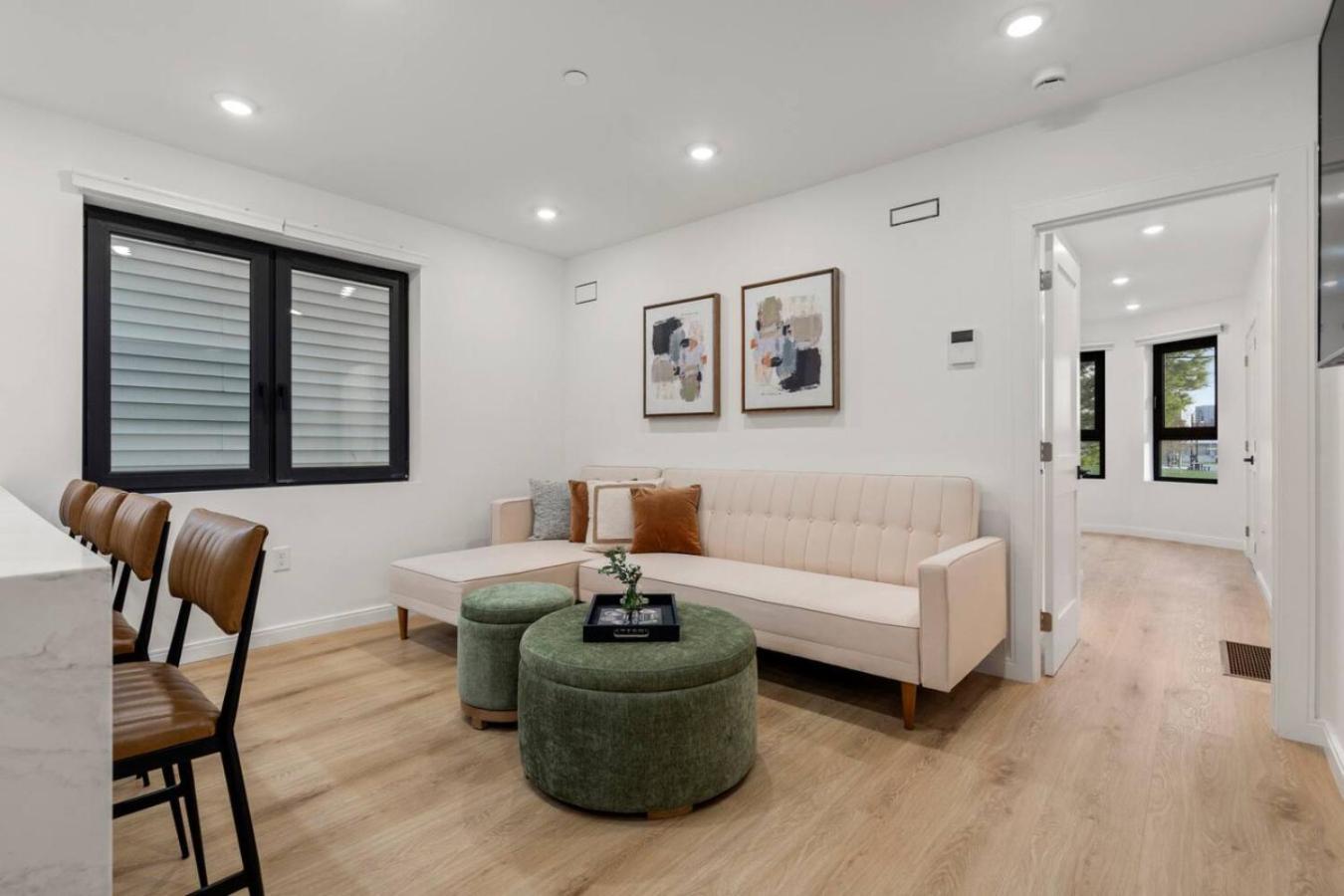 Apartment Modern Coastal Waterfront And Airport