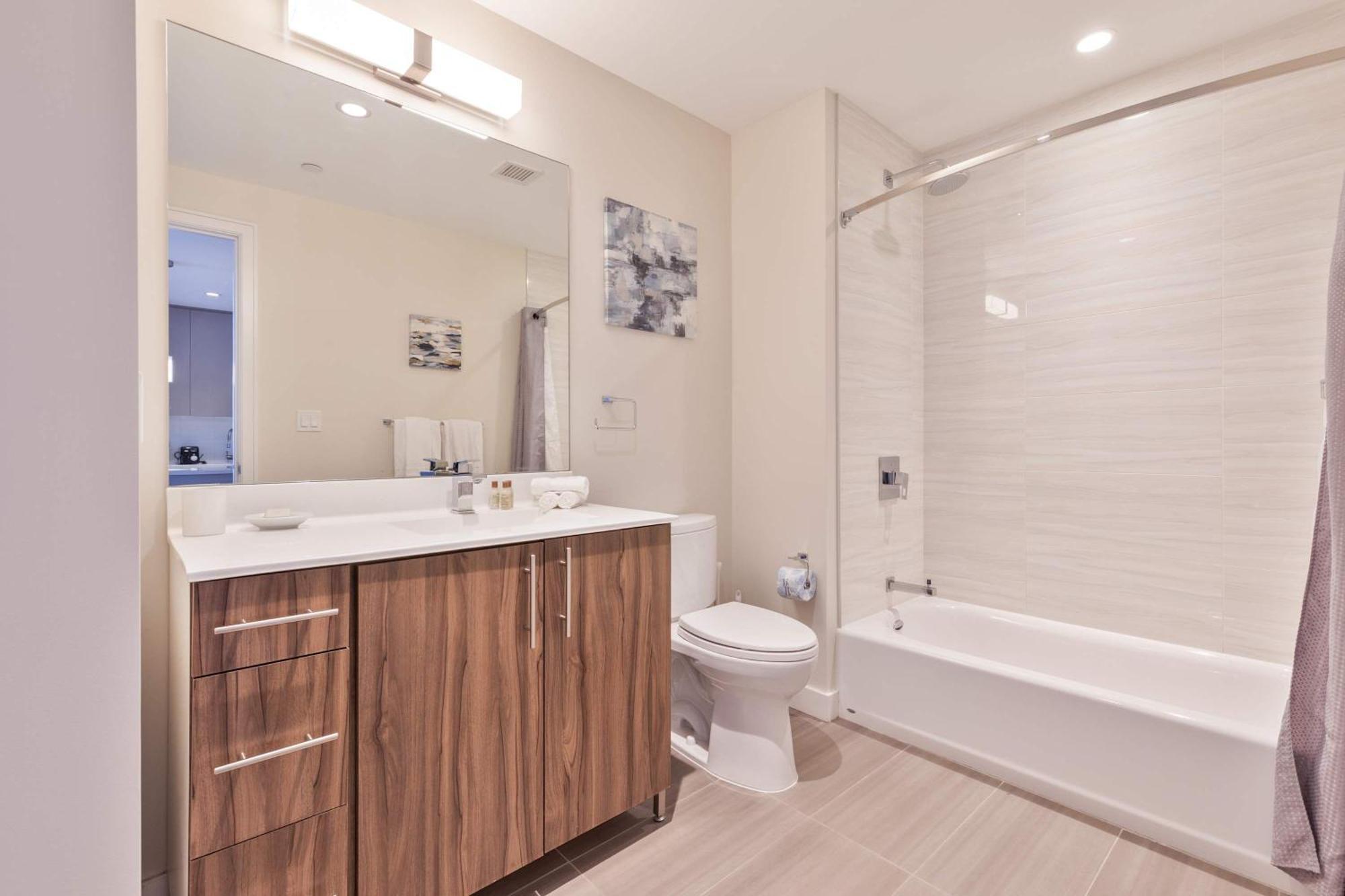 Luxury Seaport With Gym And Pool *