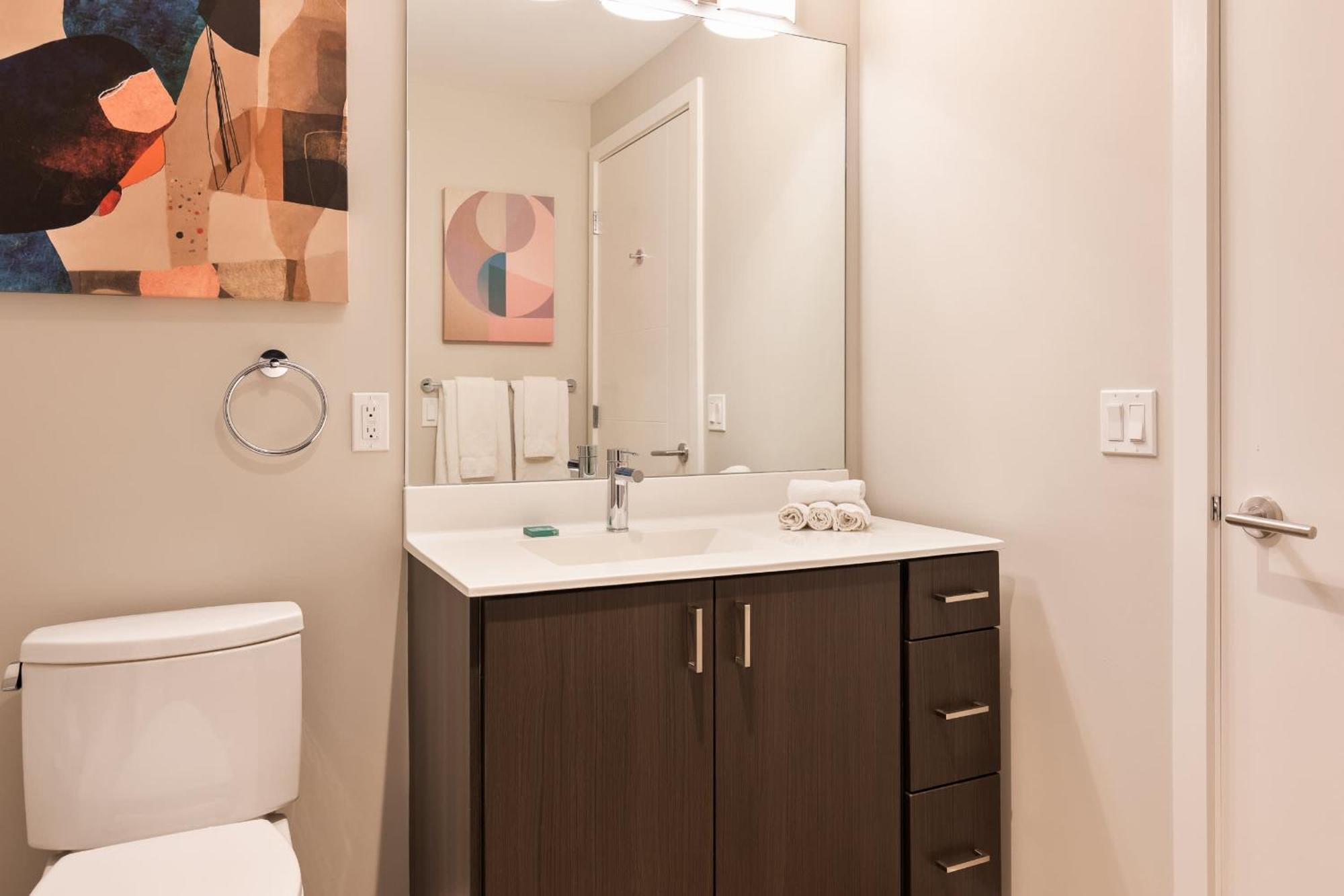 Luxury In Heart Of Seaport Apartment *