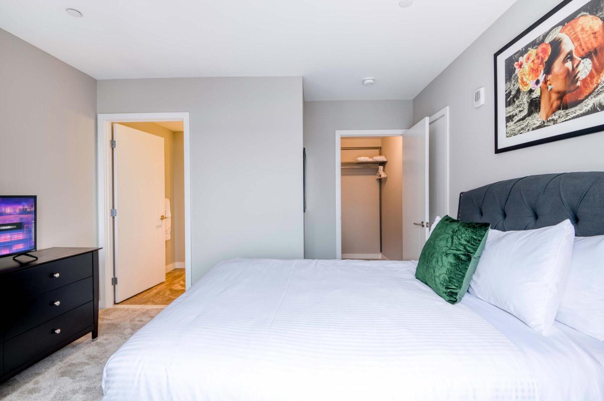 Apartment Luxury With Balcony In Seaport *