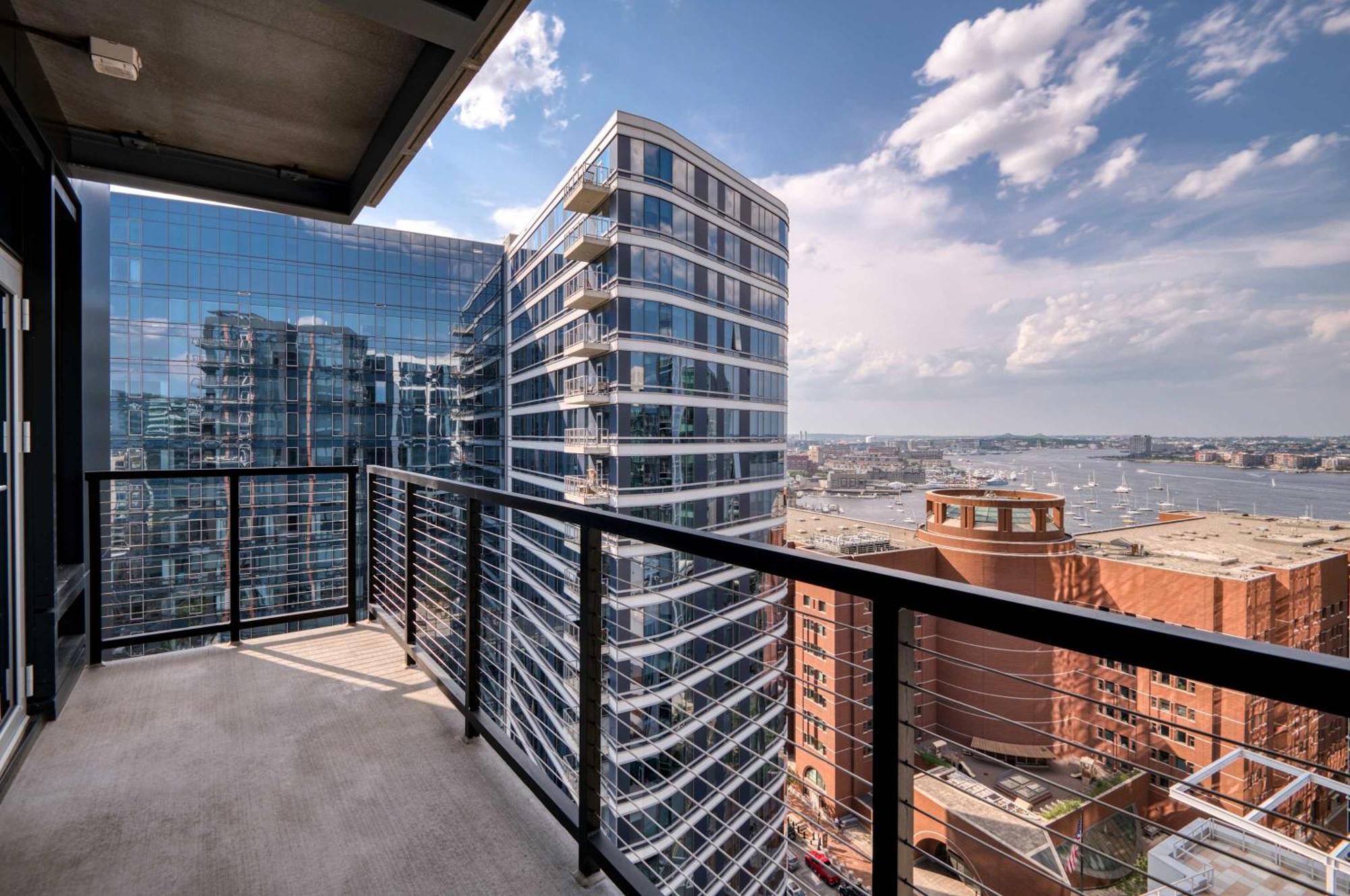 Apartment Luxury With Balcony In Seaport