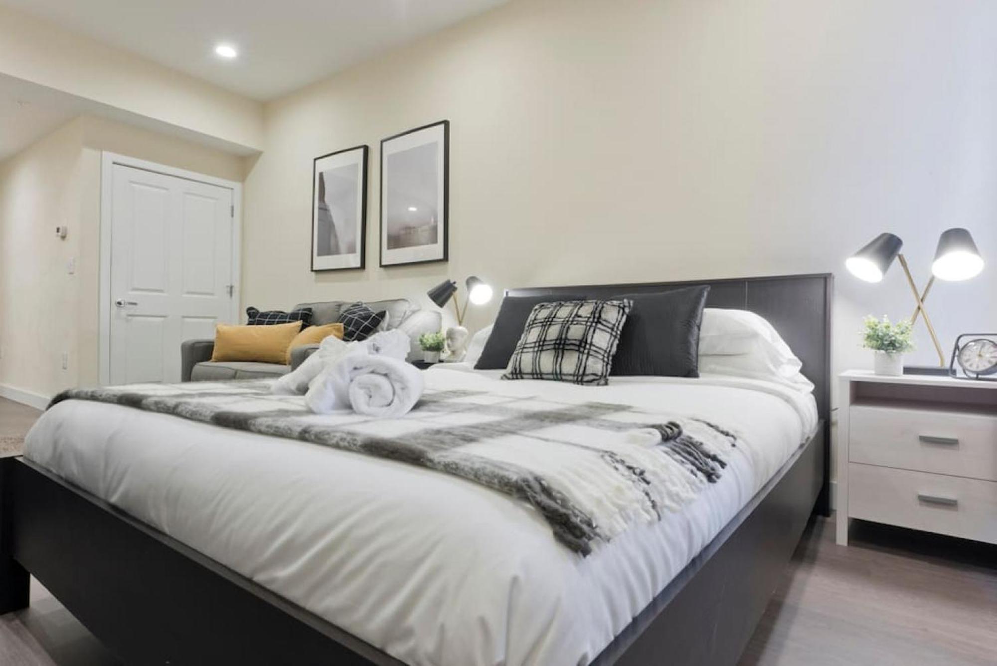 Apartment Centrally Located Loft Walk Anywhere Pets Ok