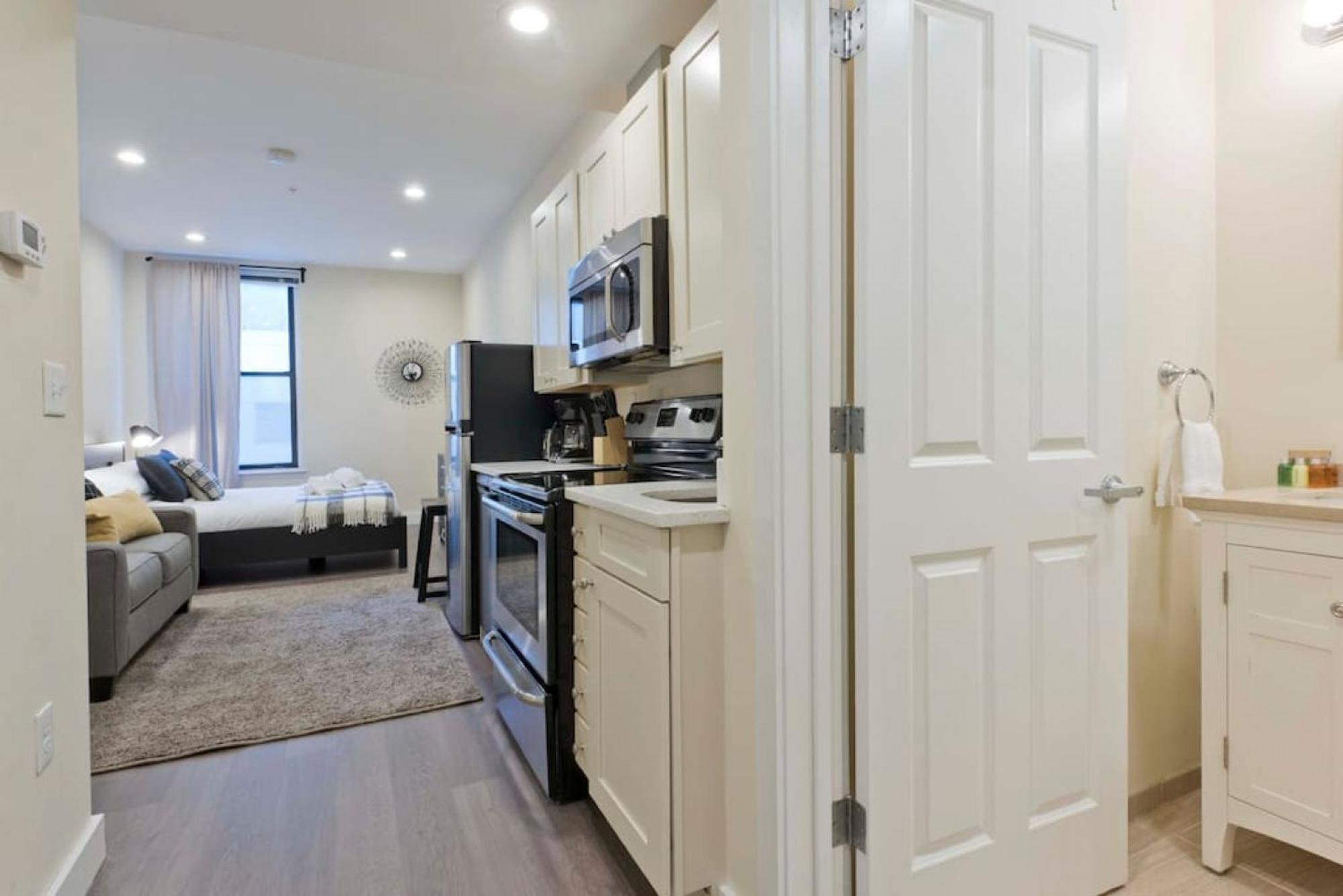 Centrally Located Loft Walk Anywhere Pets Ok Apartment