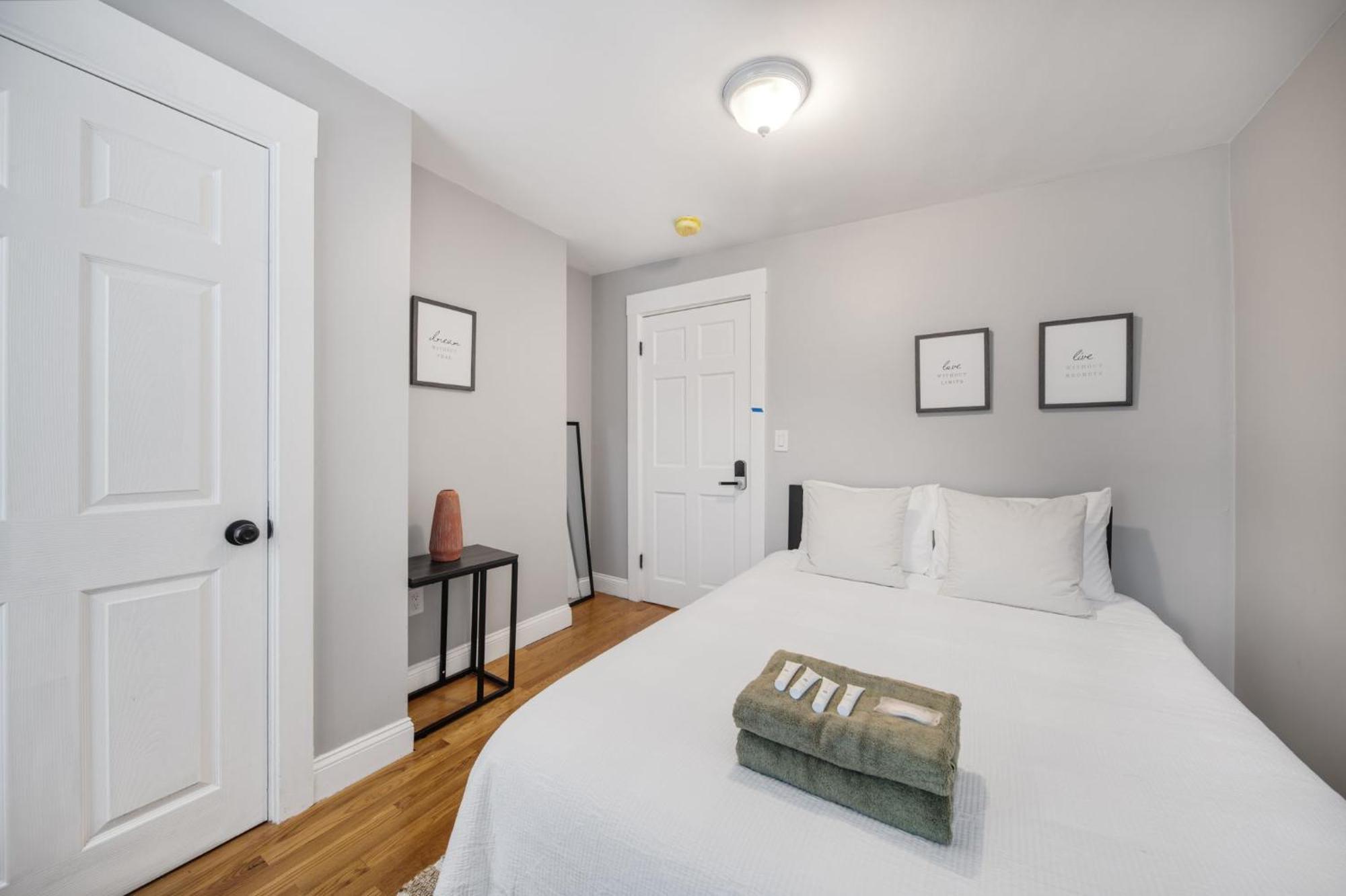 Southie Living By Seaport, Red Line, & Bars * Boston