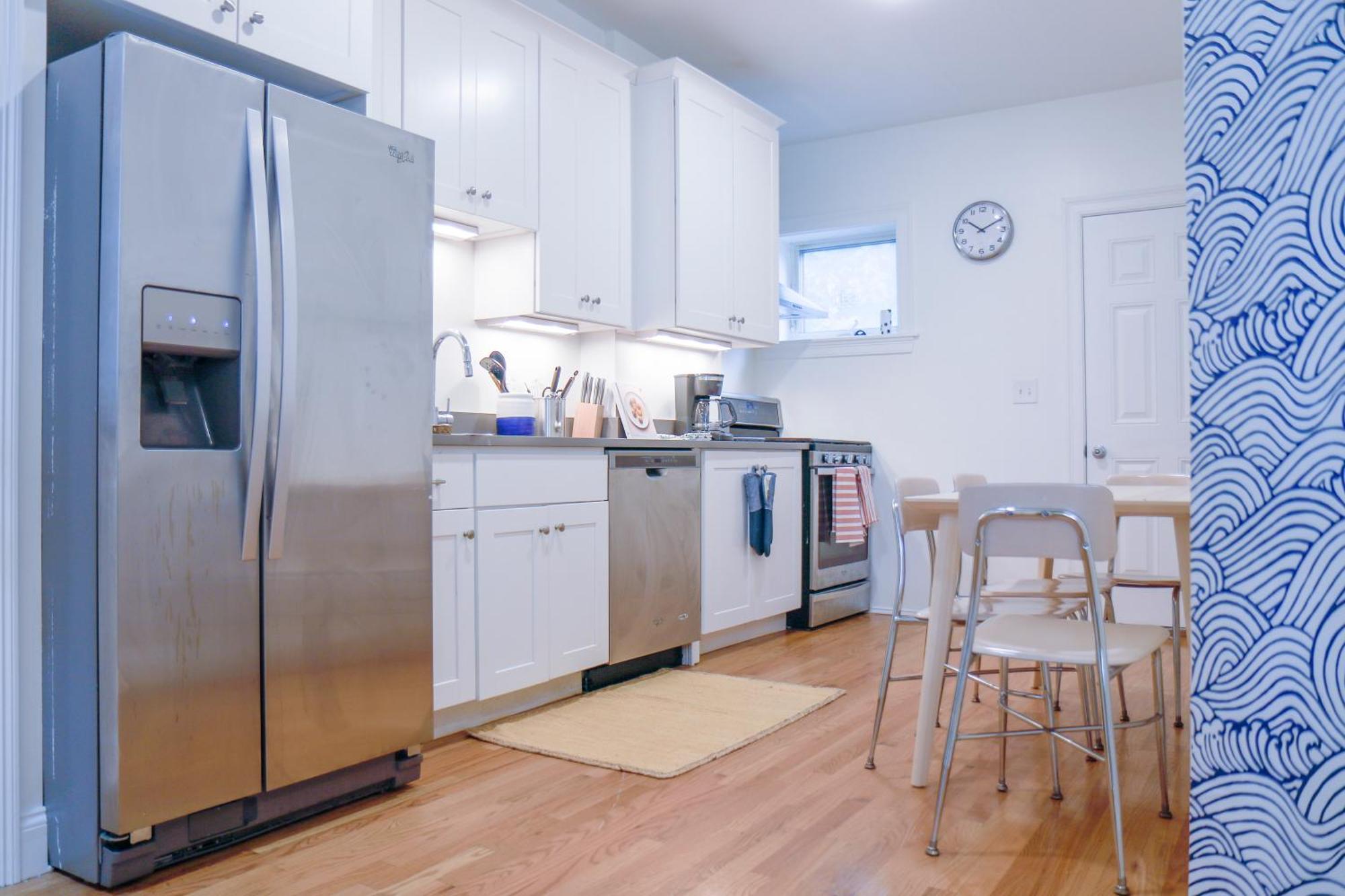 Modern & Spacious 4-bedroom In Roxbury Apartment