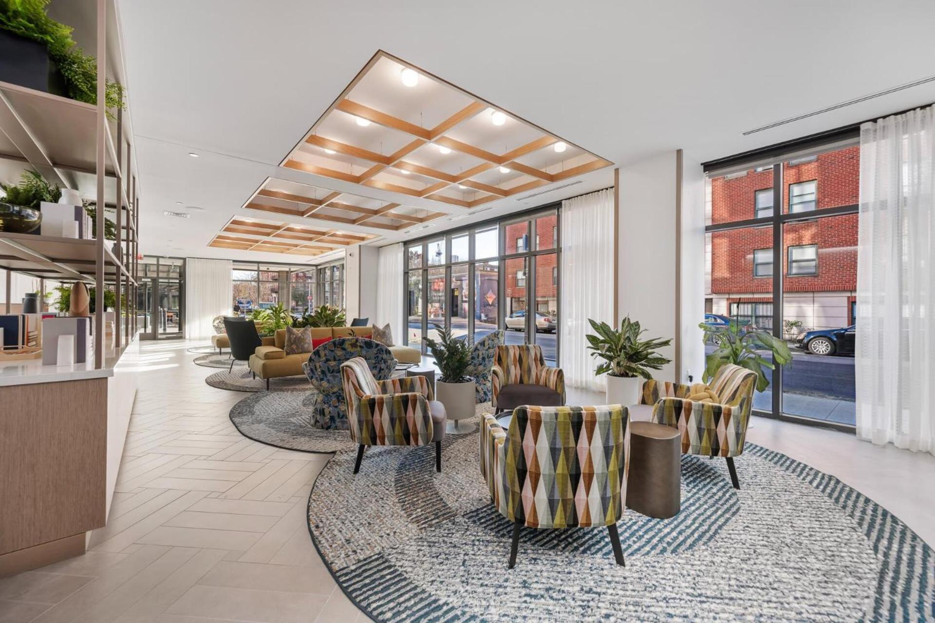 Modern Walk To Restaurants Apartment