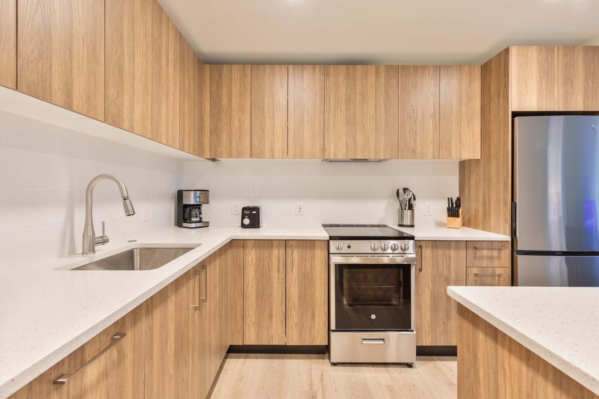 Modern Walk To Restaurants Boston