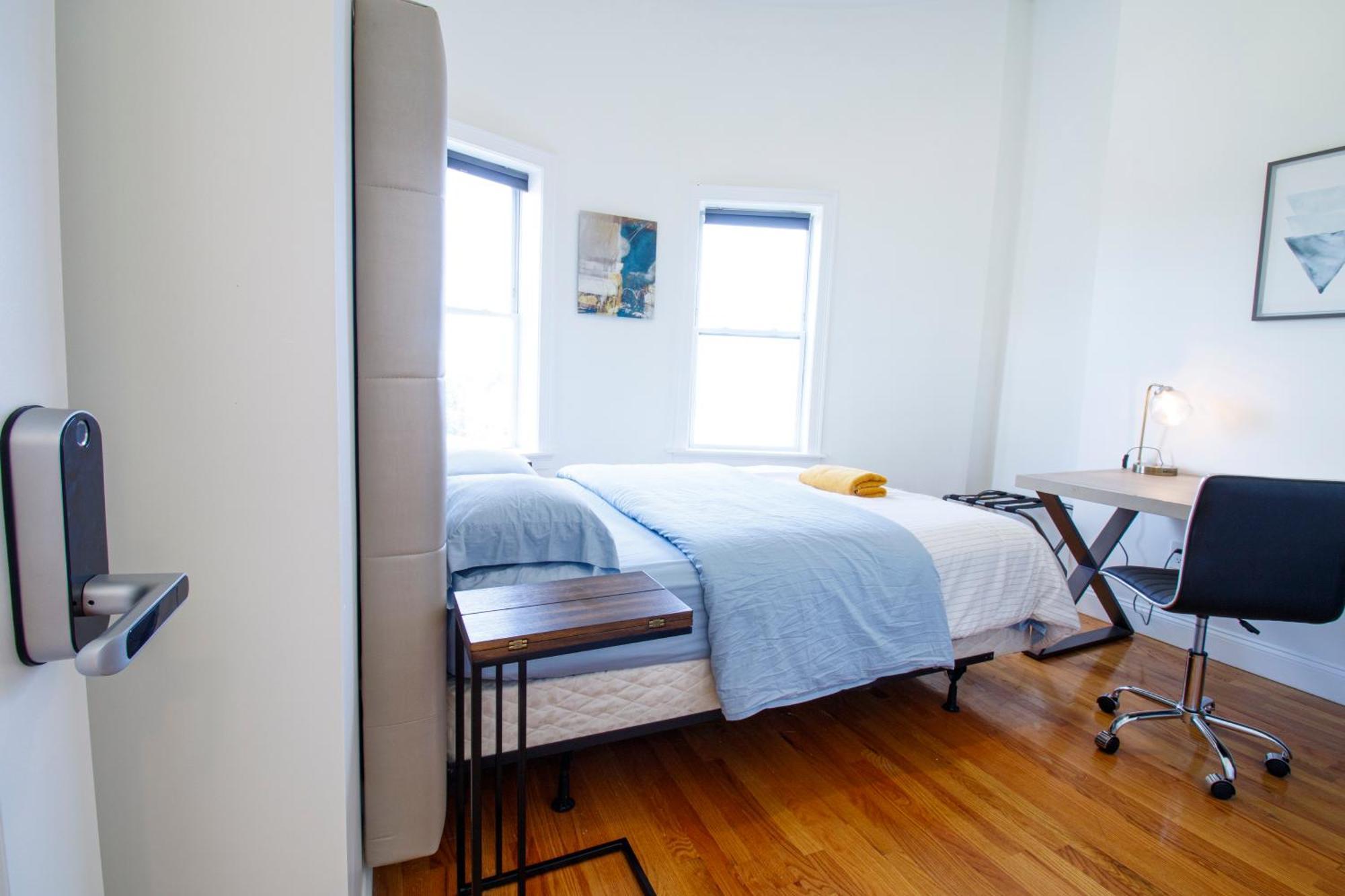 Apartment Modern & Spacious 4-bedroom In Roxbury