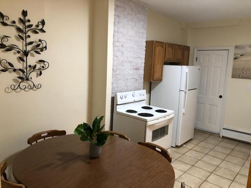 Modern Renovated 2-bedroom In South *