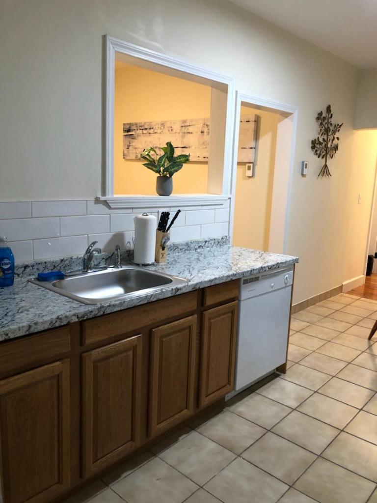 Apartment Modern Renovated 2-bedroom In South *