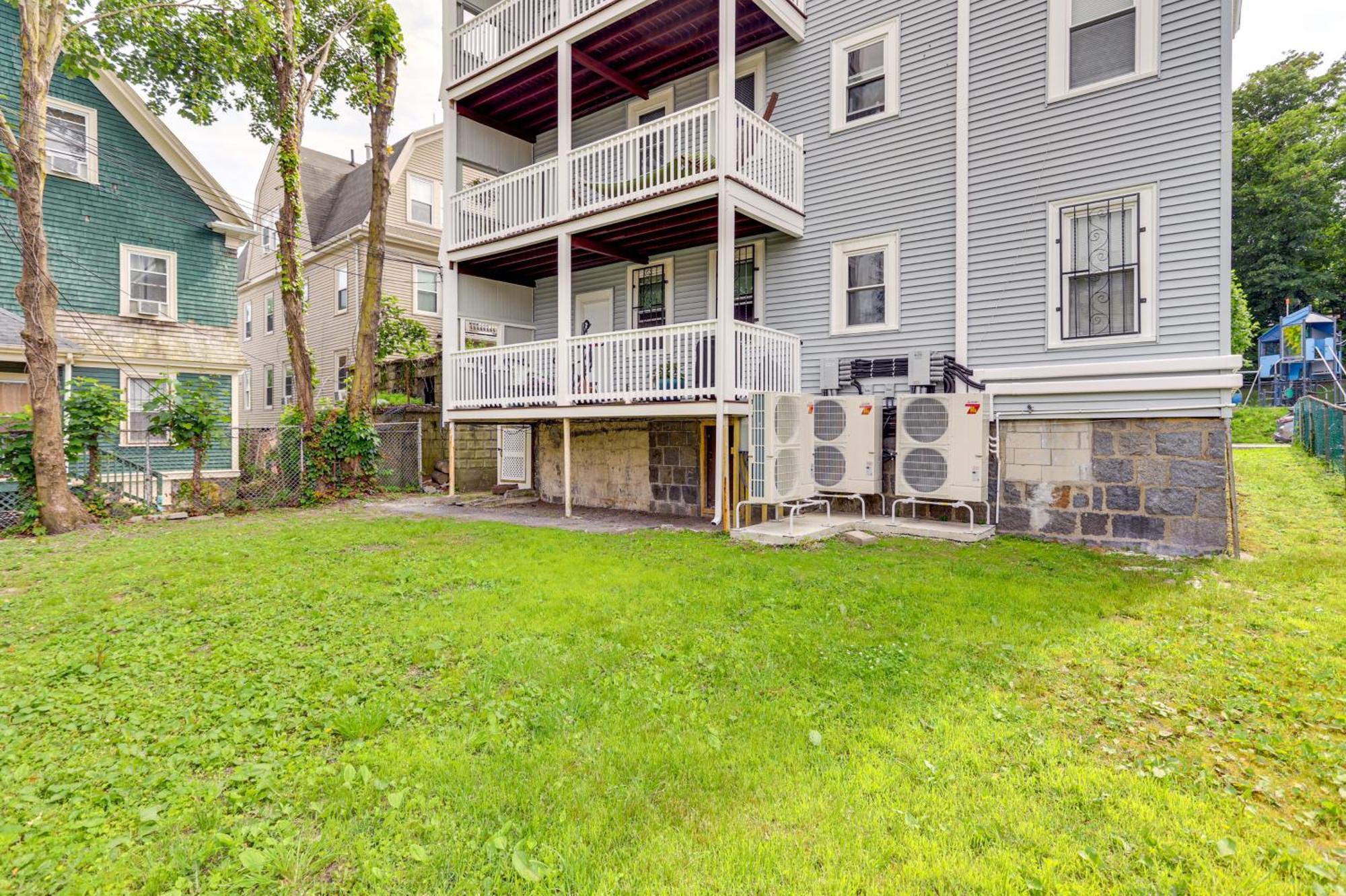 Apartment 4 Mi To Fenway Park Pet-friendly Dorchester Apt! *