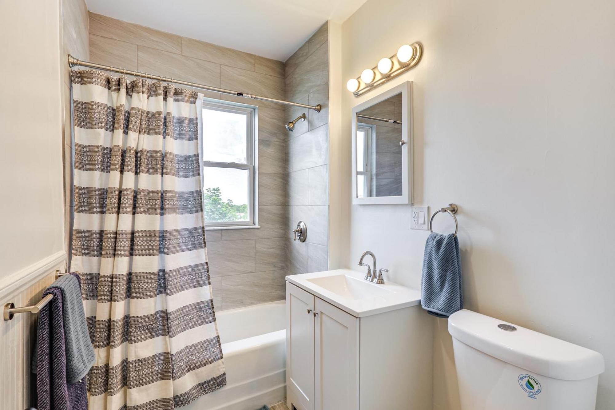 4 Mi To Fenway Park Pet-friendly Dorchester Apt! * Boston