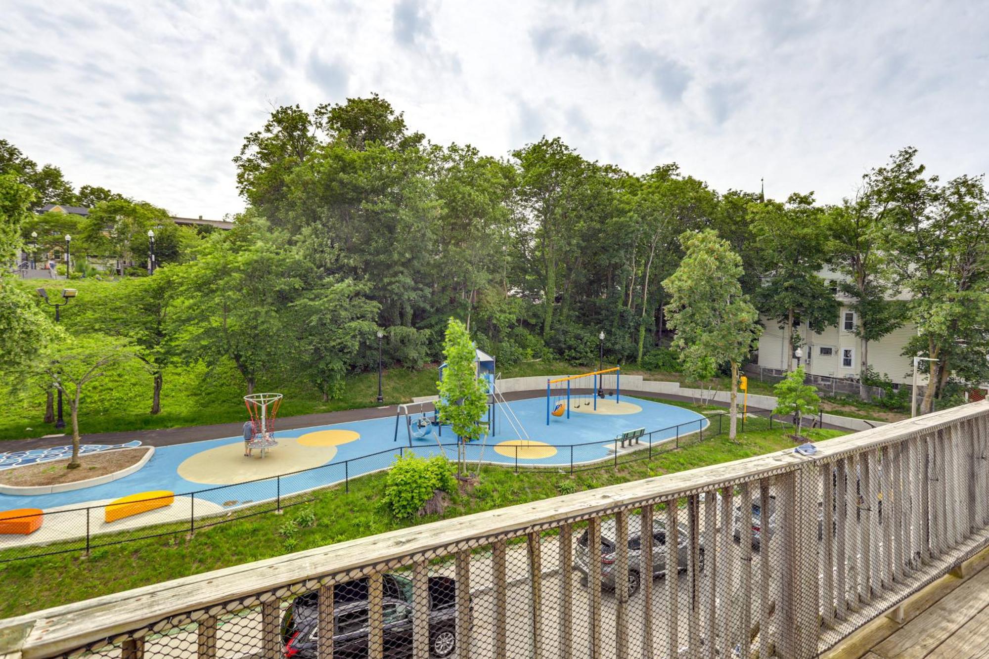 4 Mi To Fenway Park Pet-friendly Dorchester Apt! Apartment *